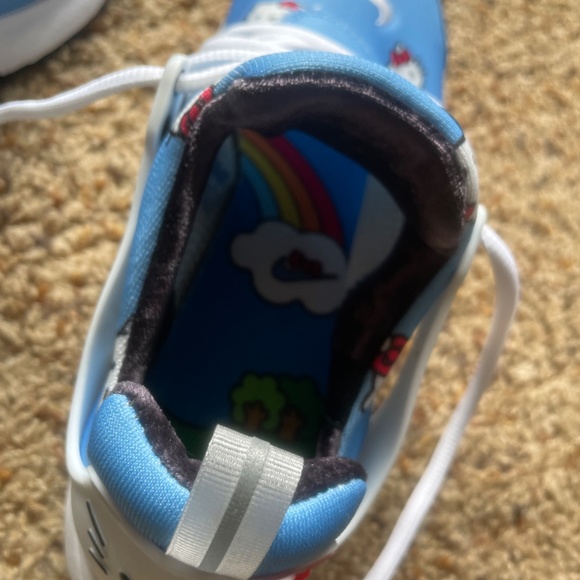 Women's Nike Shoe Size 8 Hello Kitty - Picture 8 of 8